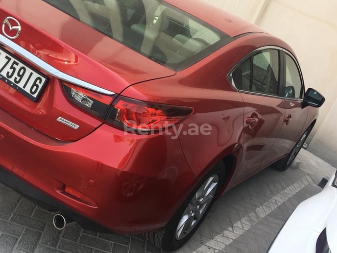 Dubai'de kiralık Mazda 6 (Koyu Kırmızı), 2019