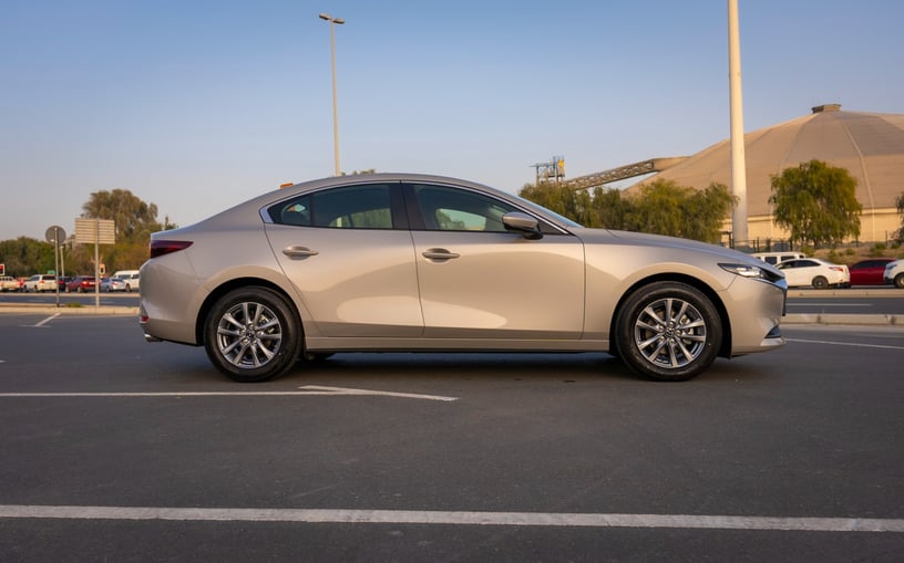 Mazda 3 (Золотой), 2024 - предложения по лизингу в Дубай