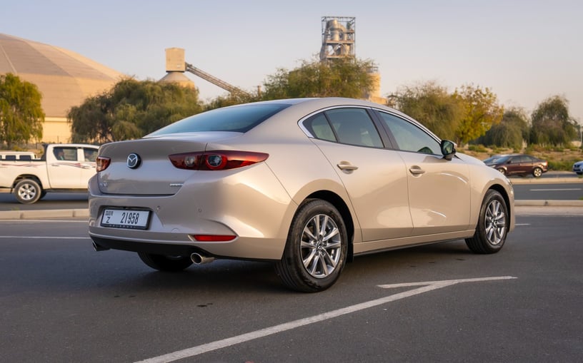 Mazda 3 (Золотой), 2024 - предложения по лизингу в Дубай