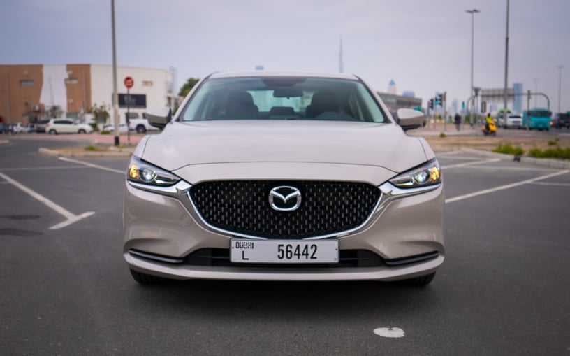 在哈伊马角租车 租 马自达6 (金), 2024