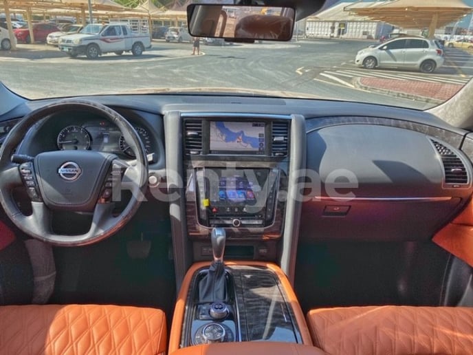 Dubai'de kiralık Nissan Patrol V6 (Altın), 2020