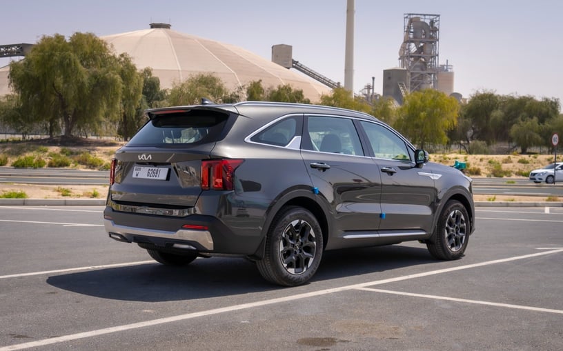 KIA Sorento (Gris Fonc&eacute;), 2024 - offres de bail &agrave; Duba&iuml;