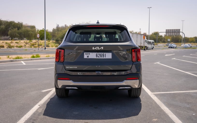 KIA Sorento (Gris Fonc&eacute;), 2024 - offres de bail &agrave; Duba&iuml;