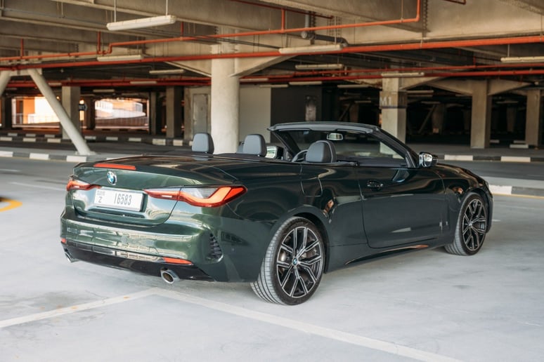 BMW 430i cabrio (verde), 2022 in affitto a Ras Al Khaimah