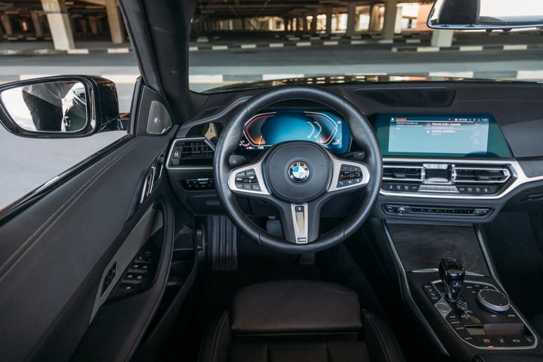 BMW 430i cabrio (verde), 2022 in affitto a Ras Al Khaimah