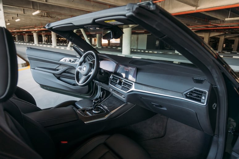 BMW 430i cabrio (verde), 2022 in affitto a Ras Al Khaimah