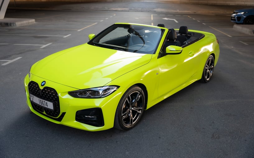 BMW 430i cabrio (Verde lime), 2023 in affitto a Ras Al Khaimah
