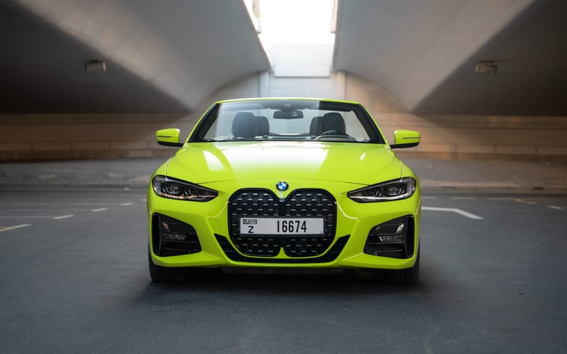 BMW 430i cabrio (Verde lime), 2023 in affitto a Ras Al Khaimah