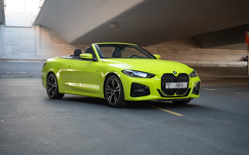 BMW 430i cabrio (Verde lime), 2023 in affitto a Ras Al Khaimah