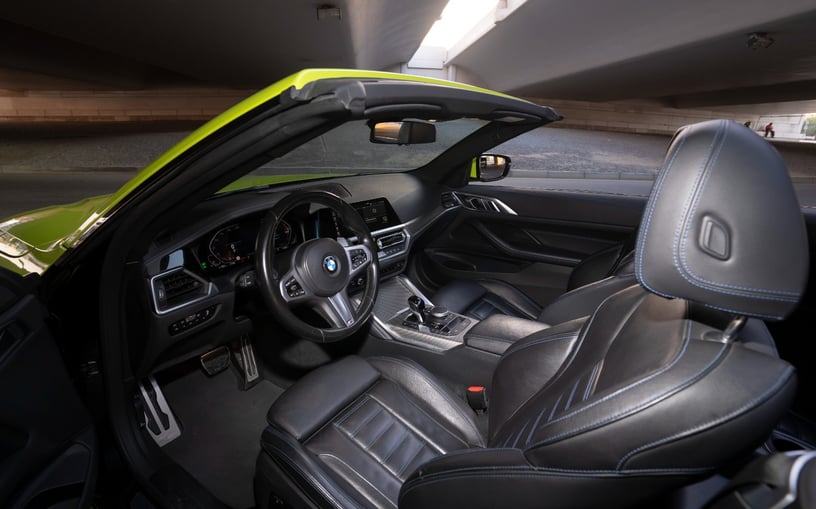BMW 430i cabrio (Verde lime), 2023 in affitto a Ras Al Khaimah