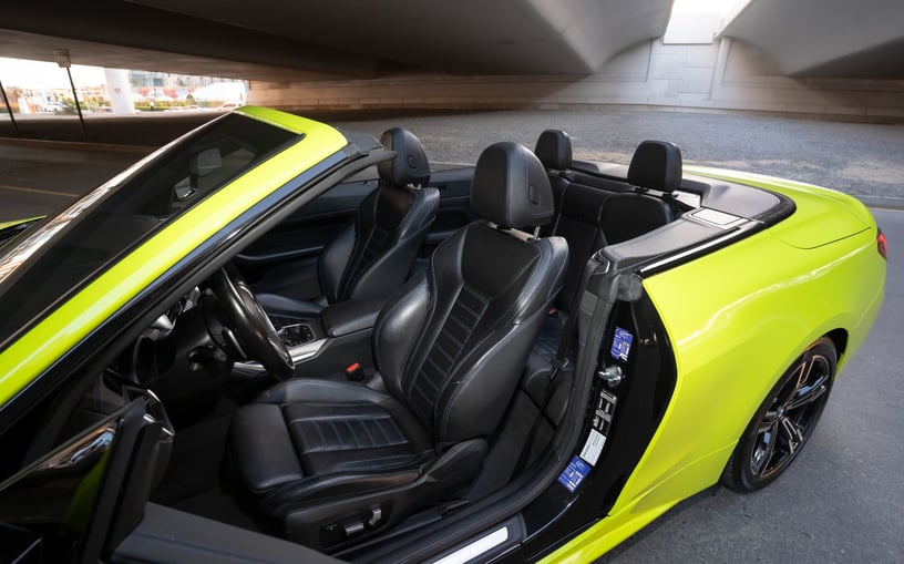 BMW 430i cabrio (Verde lime), 2023 in affitto a Ras Al Khaimah
