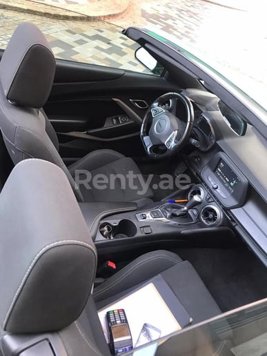 Chevrolet Camaro (Groen), 2019 te huur in Dubai