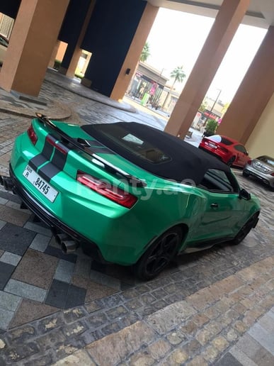 Chevrolet Camaro (Groen), 2019 te huur in Dubai