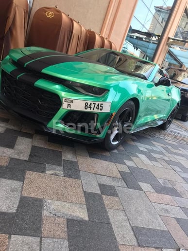 Chevrolet Camaro (Groen), 2019 te huur in Dubai