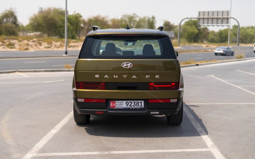 Hyundai Santa Fe (Verte), 2024 &agrave; louer &agrave; Sharjah