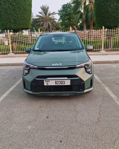 在迪拜 租 起亚Picanto (绿色), 2025
