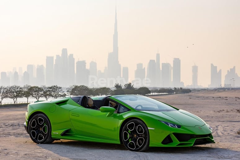 Lamborghini Evo Spyder (Verde), 2022 para alquiler en Dub&aacute;i