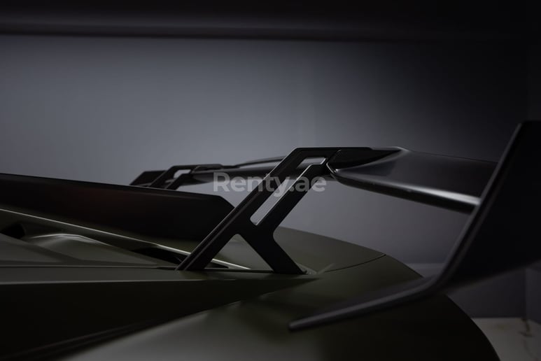 Lamborghini Huracan STO (verde), 2022 in affitto a Dubai