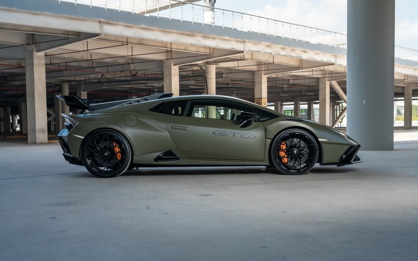 在迪拜 租 Lamborghini Huracan STO (绿色), 2023 1