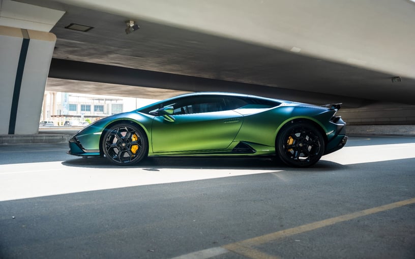 Lamborghini Huracan Tecnica (Зеленый), 2024 для аренды в Абу-Даби
