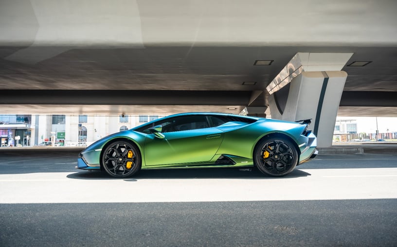 Lamborghini Huracan Tecnica (Зеленый), 2024 для аренды в Абу-Даби