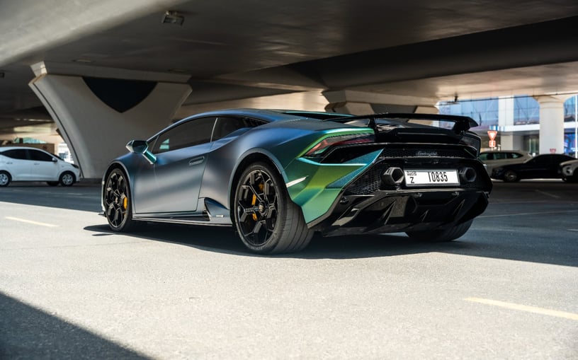Lamborghini Huracan Tecnica (Зеленый), 2024 для аренды в Абу-Даби