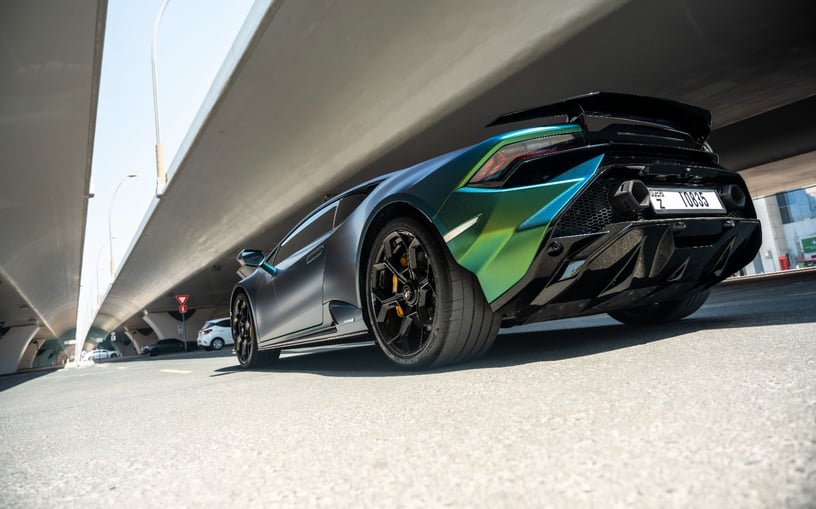 Lamborghini Huracan Tecnica (Зеленый), 2024 для аренды в Абу-Даби