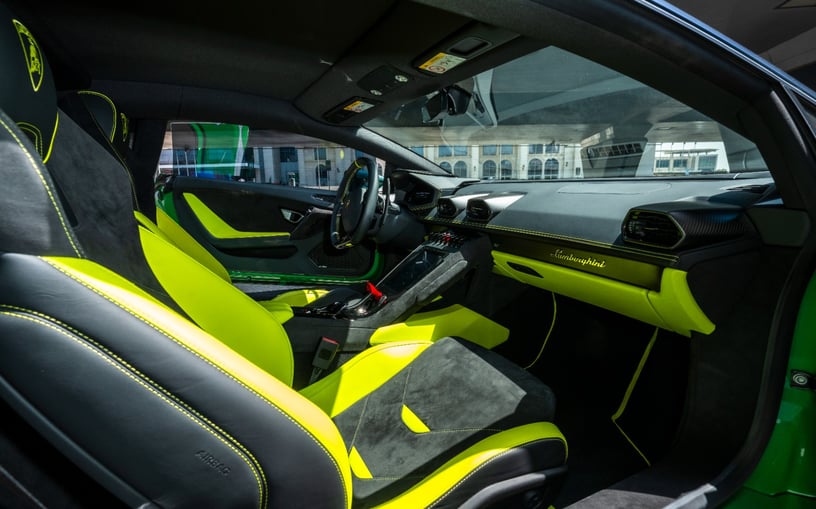 Lamborghini Huracan Tecnica (Зеленый), 2024 для аренды в Абу-Даби