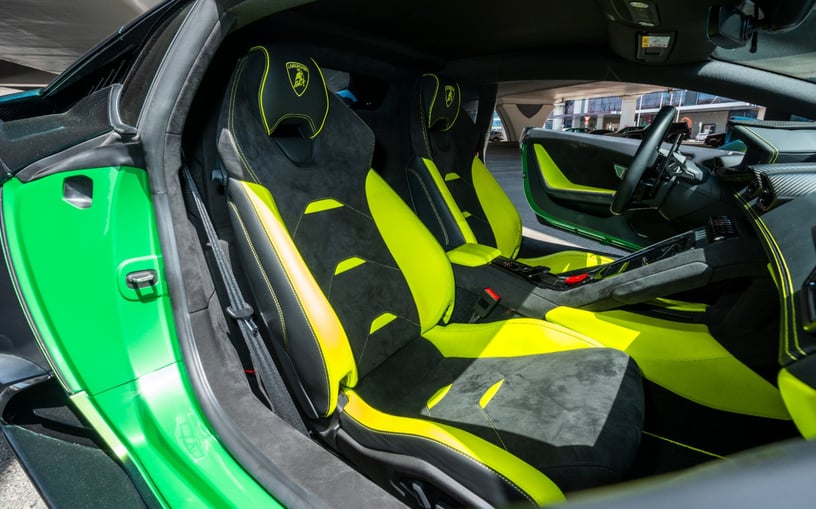 Lamborghini Huracan Tecnica (Зеленый), 2024 для аренды в Абу-Даби
