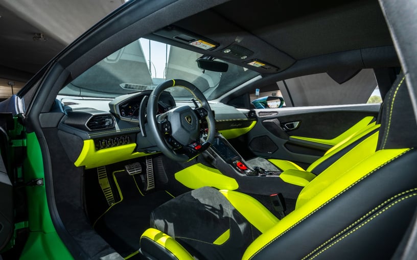 Lamborghini Huracan Tecnica (Зеленый), 2024 для аренды в Абу-Даби