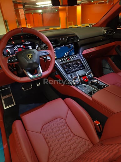 Lamborghini Urus (Gr&uuml;n), 2022  zur Miete in Abu Dhabi