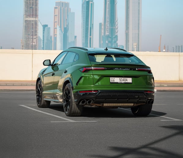 Lamborghini Urus (Зеленый), 2025 для аренды в Абу-Даби
