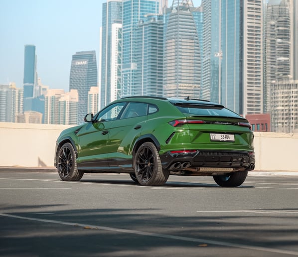 Lamborghini Urus (Зеленый), 2025 для аренды в Абу-Даби