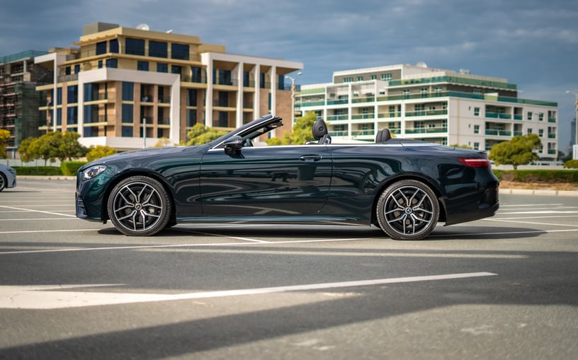 Mercedes E200 Cabrio (Gr&uuml;n), 2022 - Leasingangebote in Ras Al Khaimah