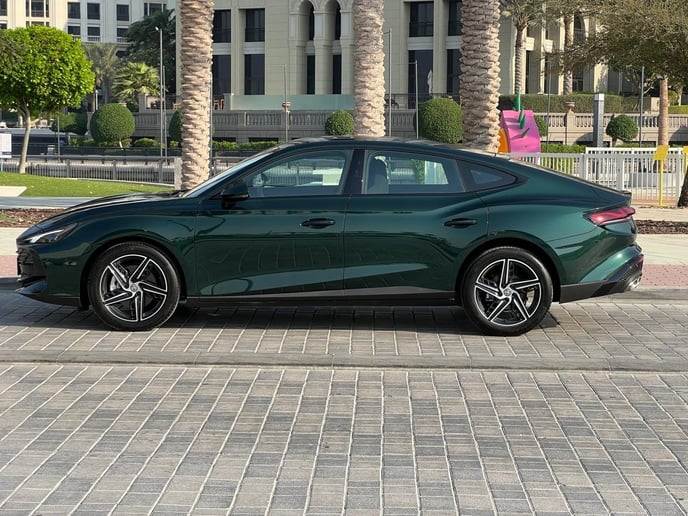MG 7 (Gr&uuml;n), 2025  zur Miete in Dubai