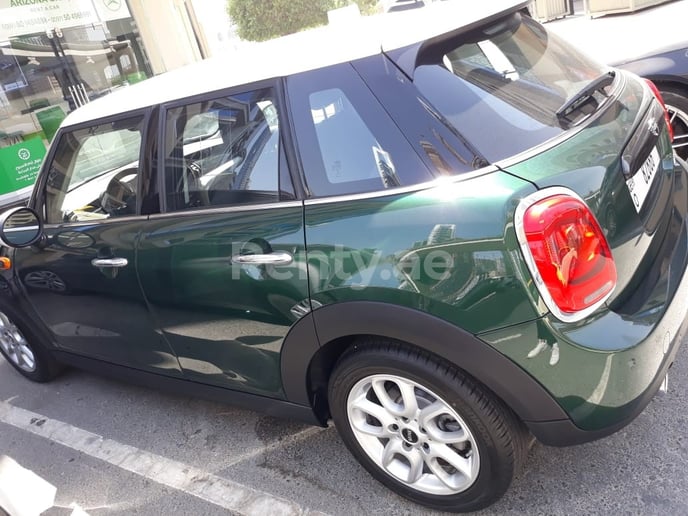 Mini Cooper (Verte), 2019 &agrave; louer &agrave; Duba&iuml;