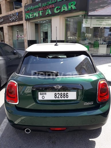 Mini Cooper (Verte), 2019 &agrave; louer &agrave; Duba&iuml;