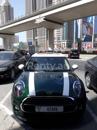 Mini Cooper (Verte), 2019 &agrave; louer &agrave; Duba&iuml;