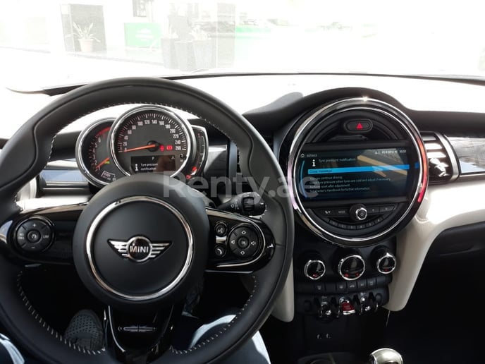 Mini Cooper (Verte), 2019 &agrave; louer &agrave; Duba&iuml;