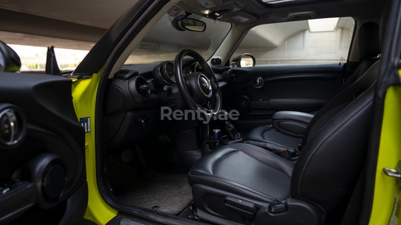 Mini Cooper (Verte), 2019 &agrave; louer &agrave; Duba&iuml;