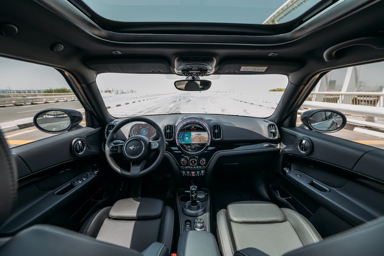 Mini Countryman Desert Night Edition (Зеленый), 2024 для аренды в Рас-эль-Хайме