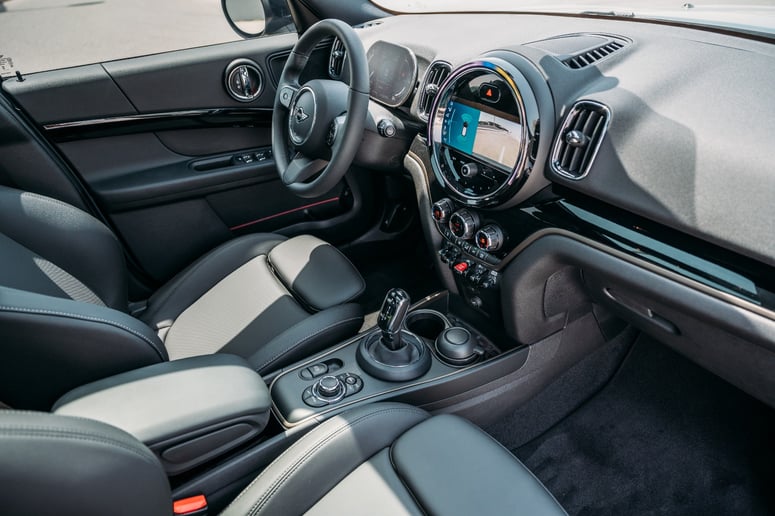 Mini Countryman Desert Night Edition (Зеленый), 2024 для аренды в Рас-эль-Хайме