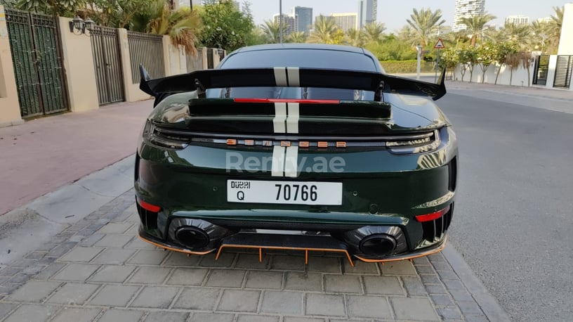 Porsche 911 Carrera Turbo S Top Car (Gr&uuml;n), 2021  zur Miete in Sharjah