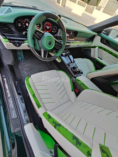 Porsche 911 Carrera Turbo S Top Car (Gr&uuml;n), 2021  zur Miete in Sharjah
