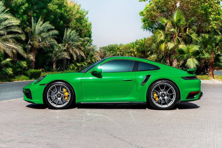 Porsche 911 Carrera Turbo S (Зеленый), 2023 для аренды в Дубай