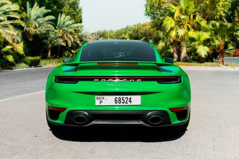 Porsche 911 Carrera Turbo S (Зеленый), 2023 для аренды в Дубай