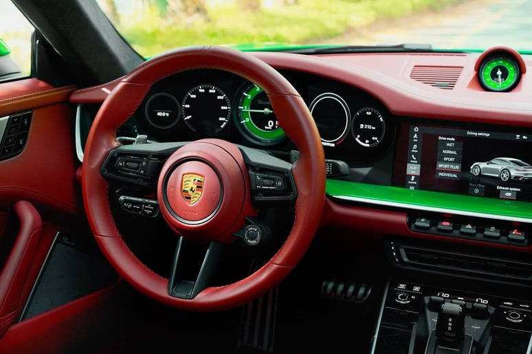 Porsche 911 Carrera Turbo S (Зеленый), 2023 для аренды в Дубай