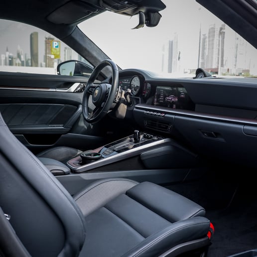 Porsche 911 Carrera Cabrio (Verte), 2021 &agrave; louer &agrave; Abu Dhabi