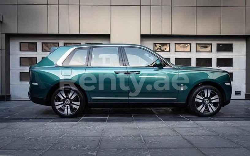 Rolls Royce Cullinan (Verte), 2022 &agrave; louer &agrave; Duba&iuml;
