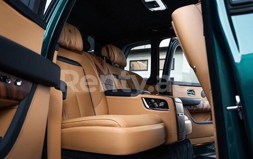 Rolls Royce Cullinan (Verte), 2022 &agrave; louer &agrave; Duba&iuml;